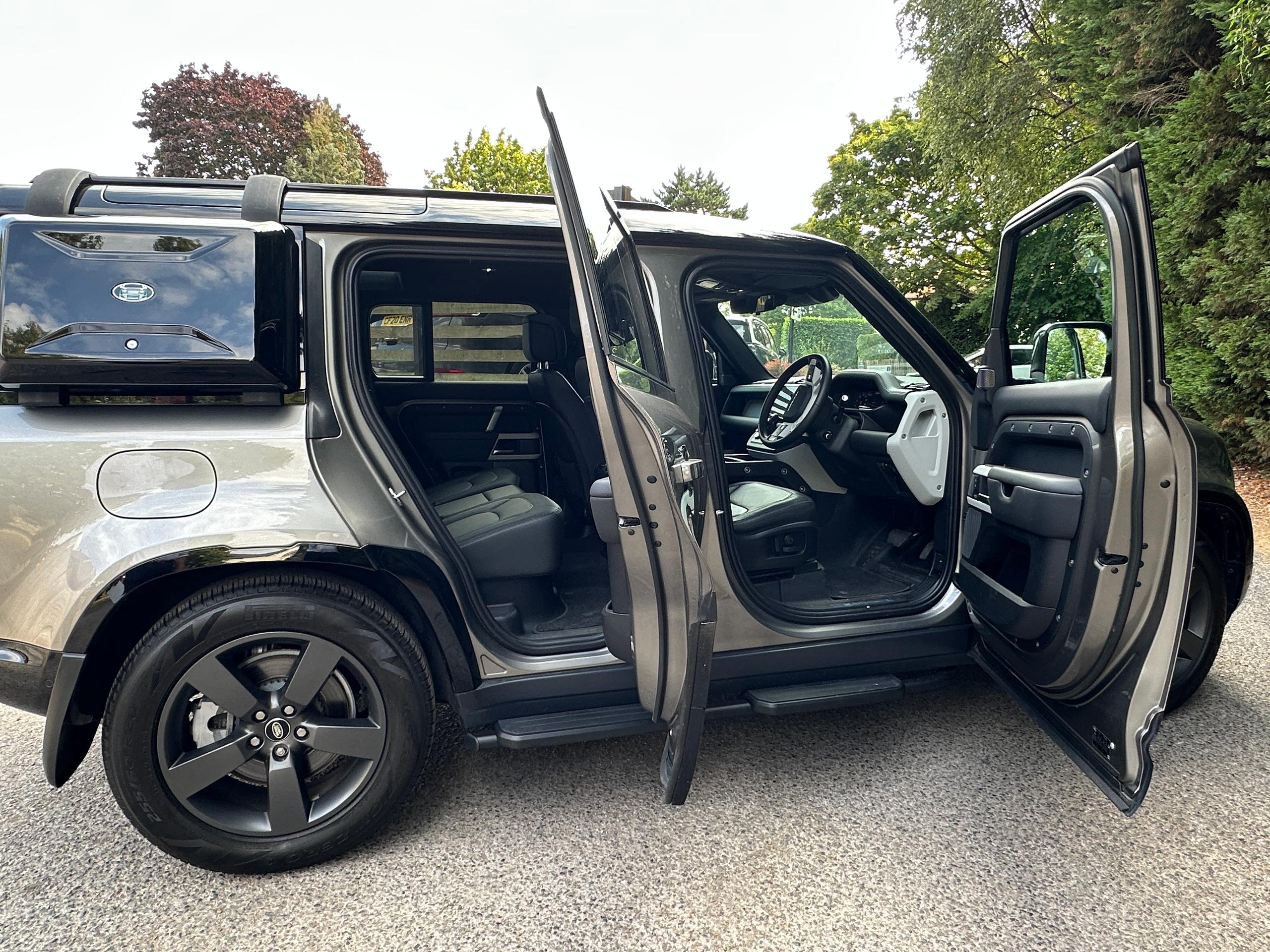 
								2023 Land Rover Defender 110 3.0 D300 MHEV X-Dynamic HSE full									