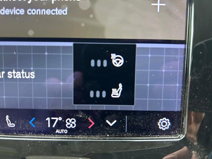 
								2022 Volvo XC60 2.0 B4 MHEV Plus Diesel Hybrid full									