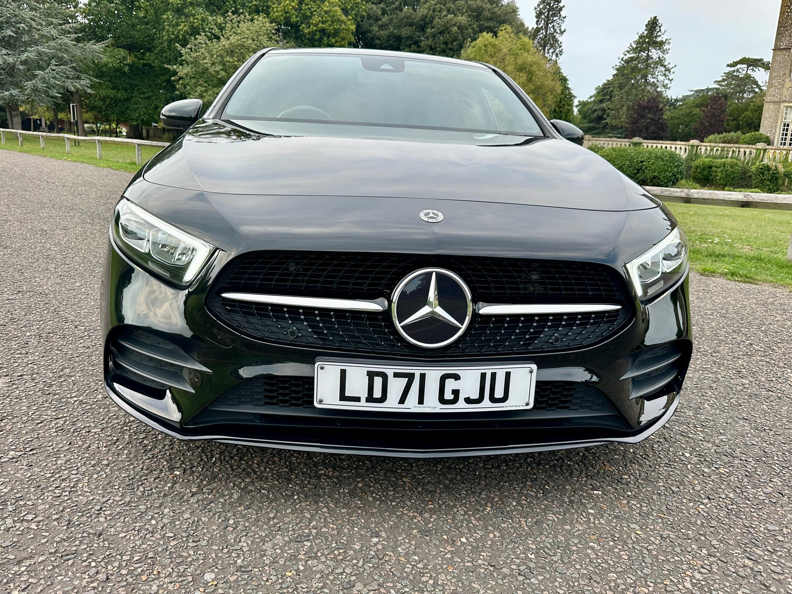
								2021 Mercedes-Benz A200 AMG Line Edition full									