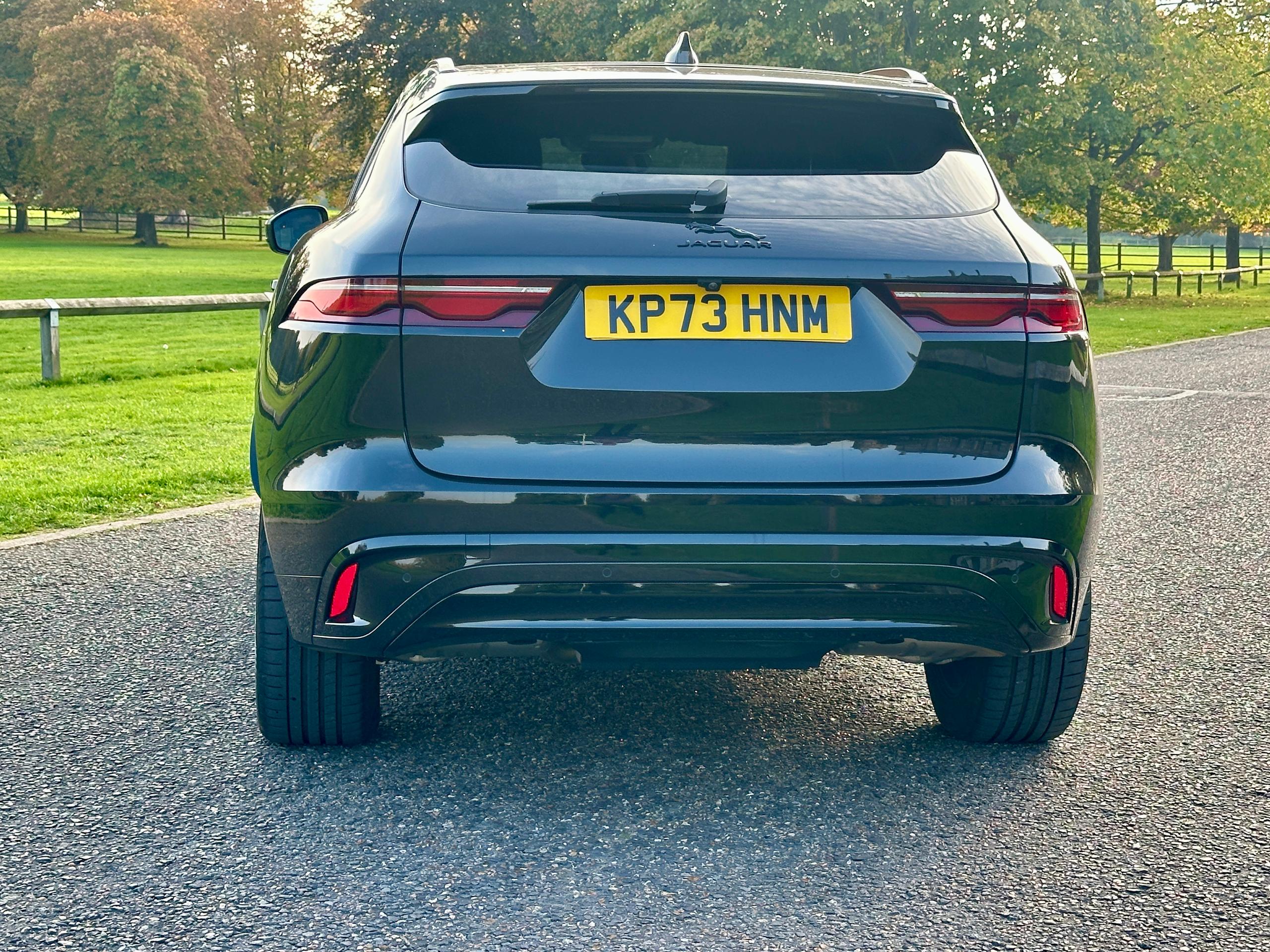 
								2023 Jaguar F-PACE 2.0 P400e 19.3kWh R-Dynamic SE Black SUV full									