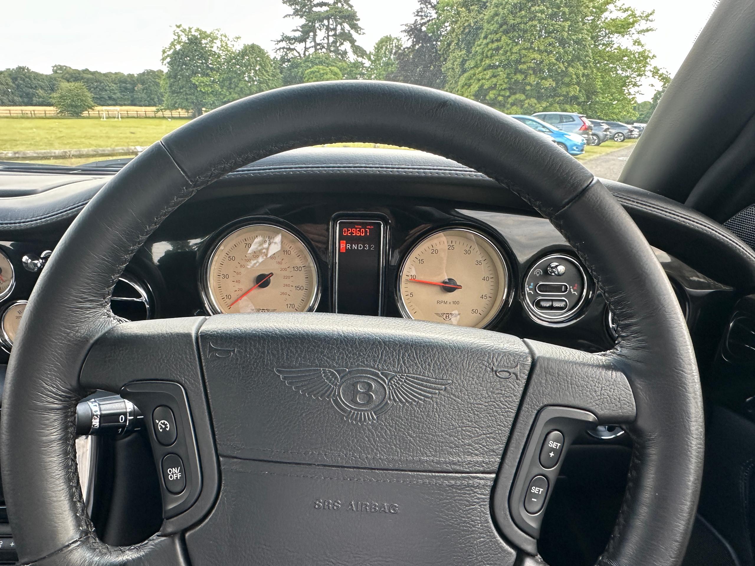 
								2001 Bentley ARNAGE 6.8 RED LABEL SALOON full									