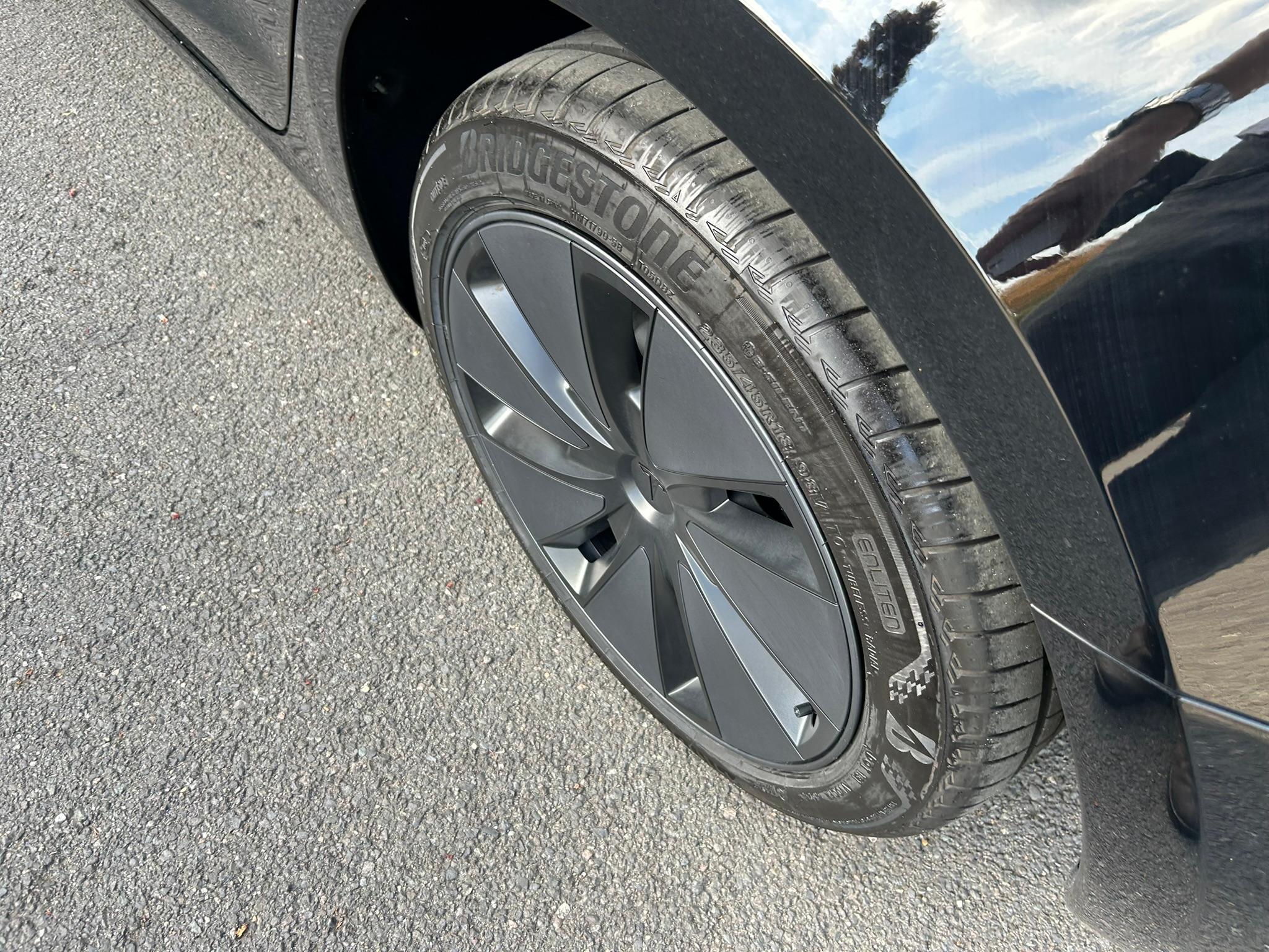 
								2025 TESLA Model 3 full									