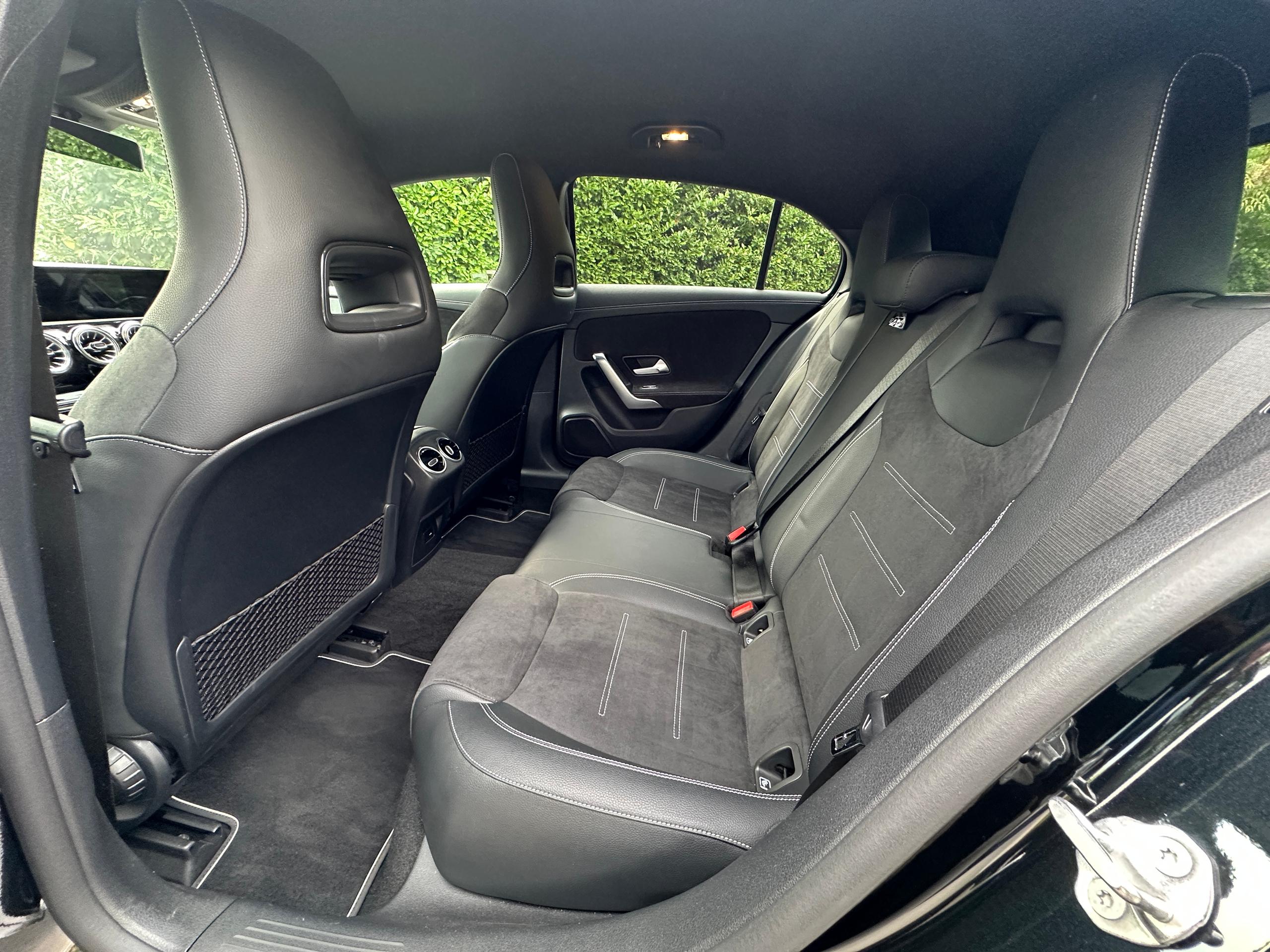 
								2021 Mercedes-Benz A200 AMG Line Edition full									