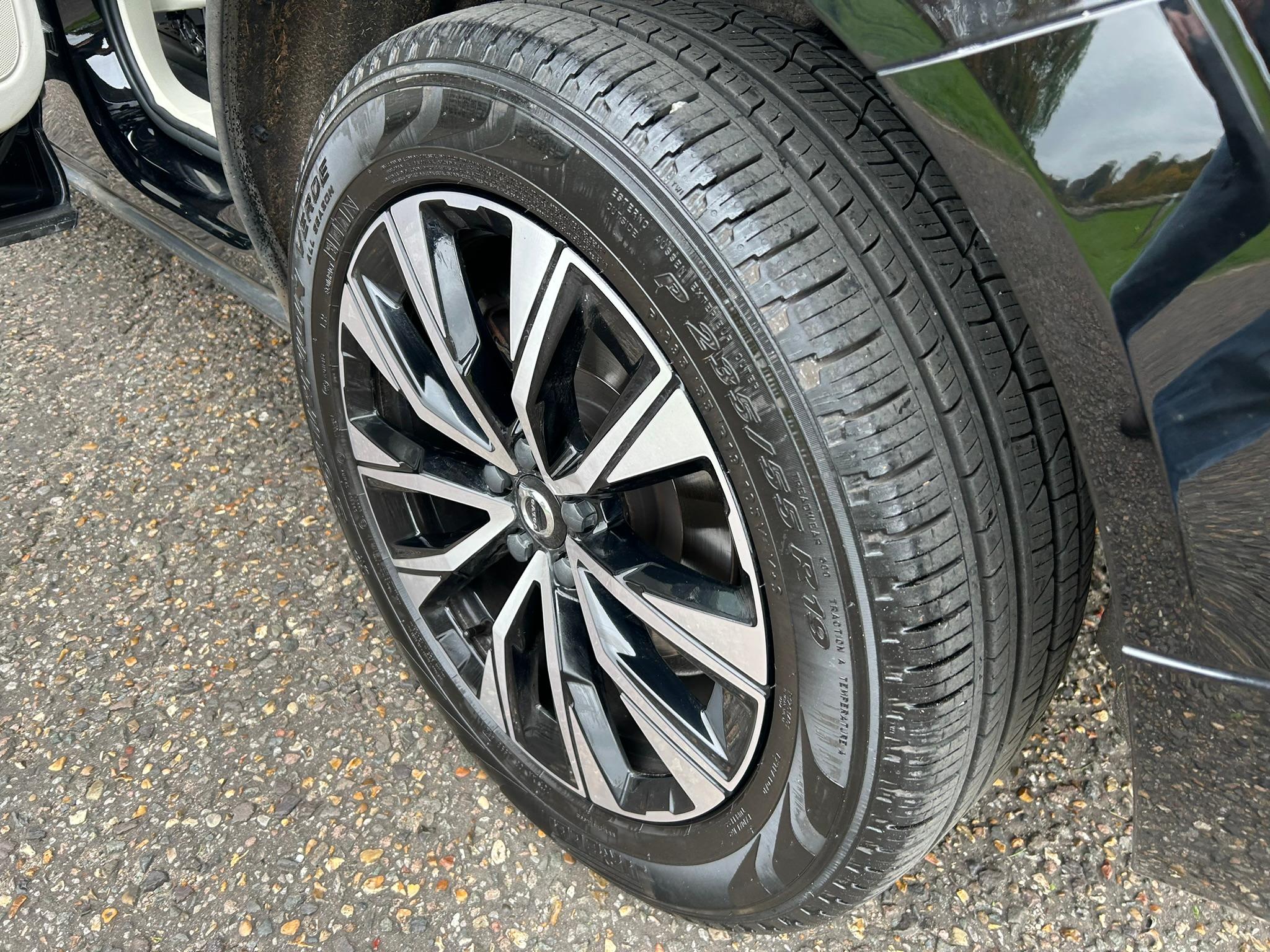 
								2022 Volvo XC60 2.0 B4 MHEV Plus Diesel Hybrid full									