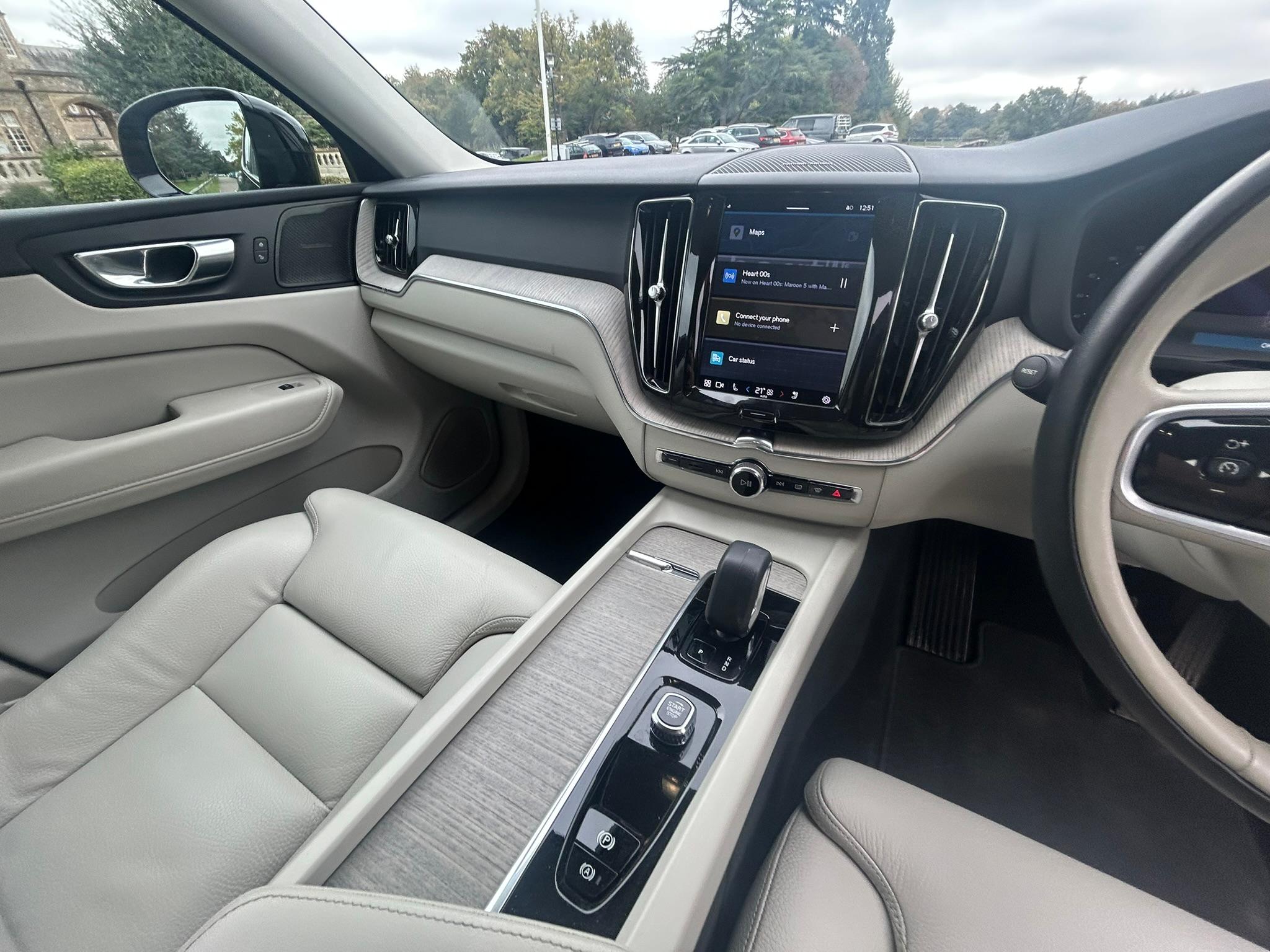 
								2022 Volvo XC60 2.0 B4 MHEV Plus Diesel Hybrid full									