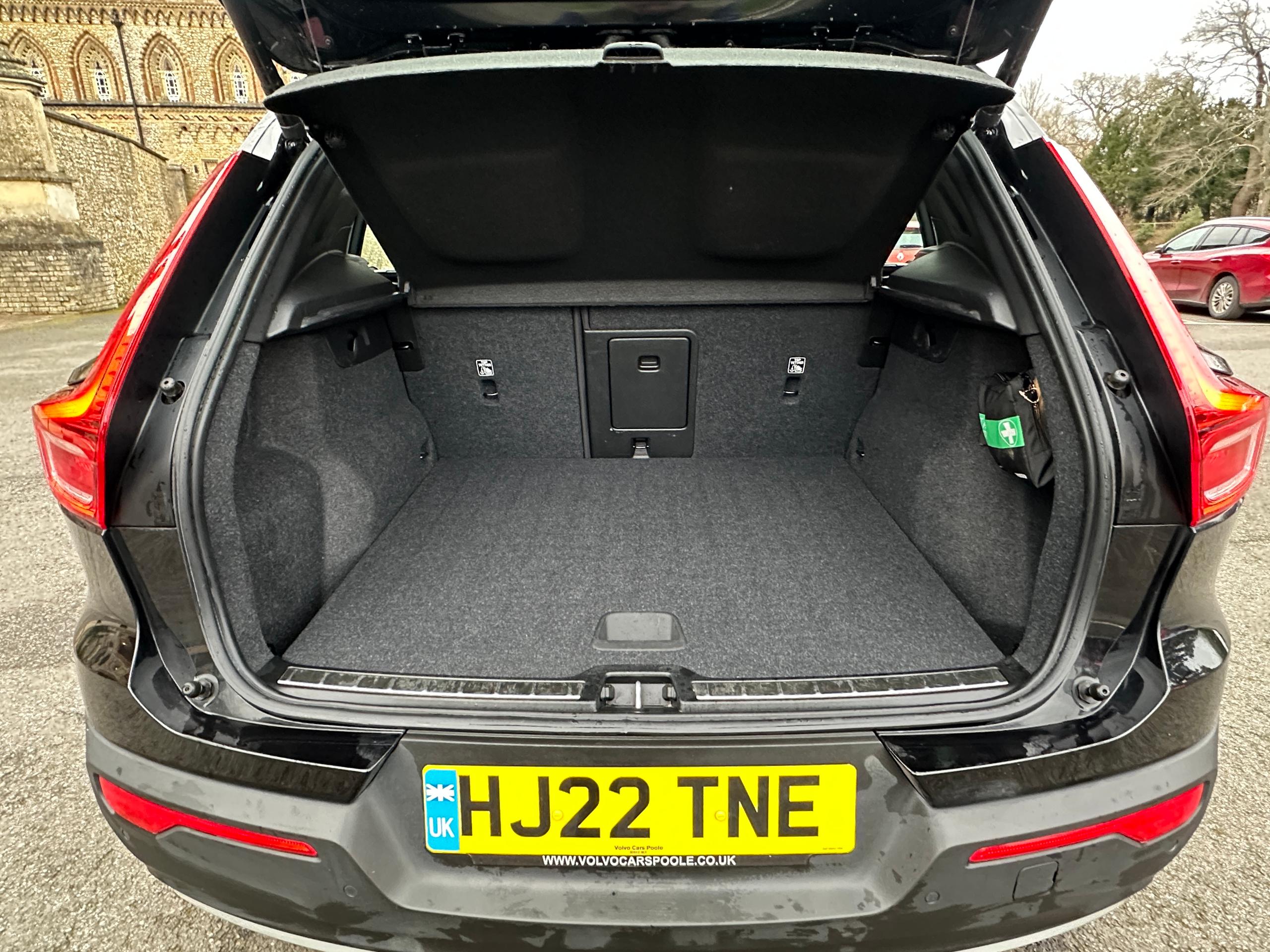 
								2022 Volvo XC40 1.5 T3 full									
