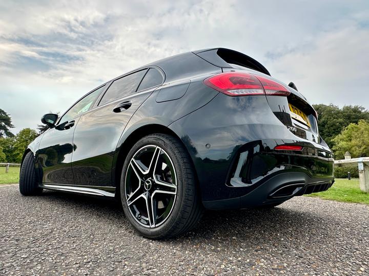 
								2021 Mercedes-Benz A200 AMG Line Edition full									