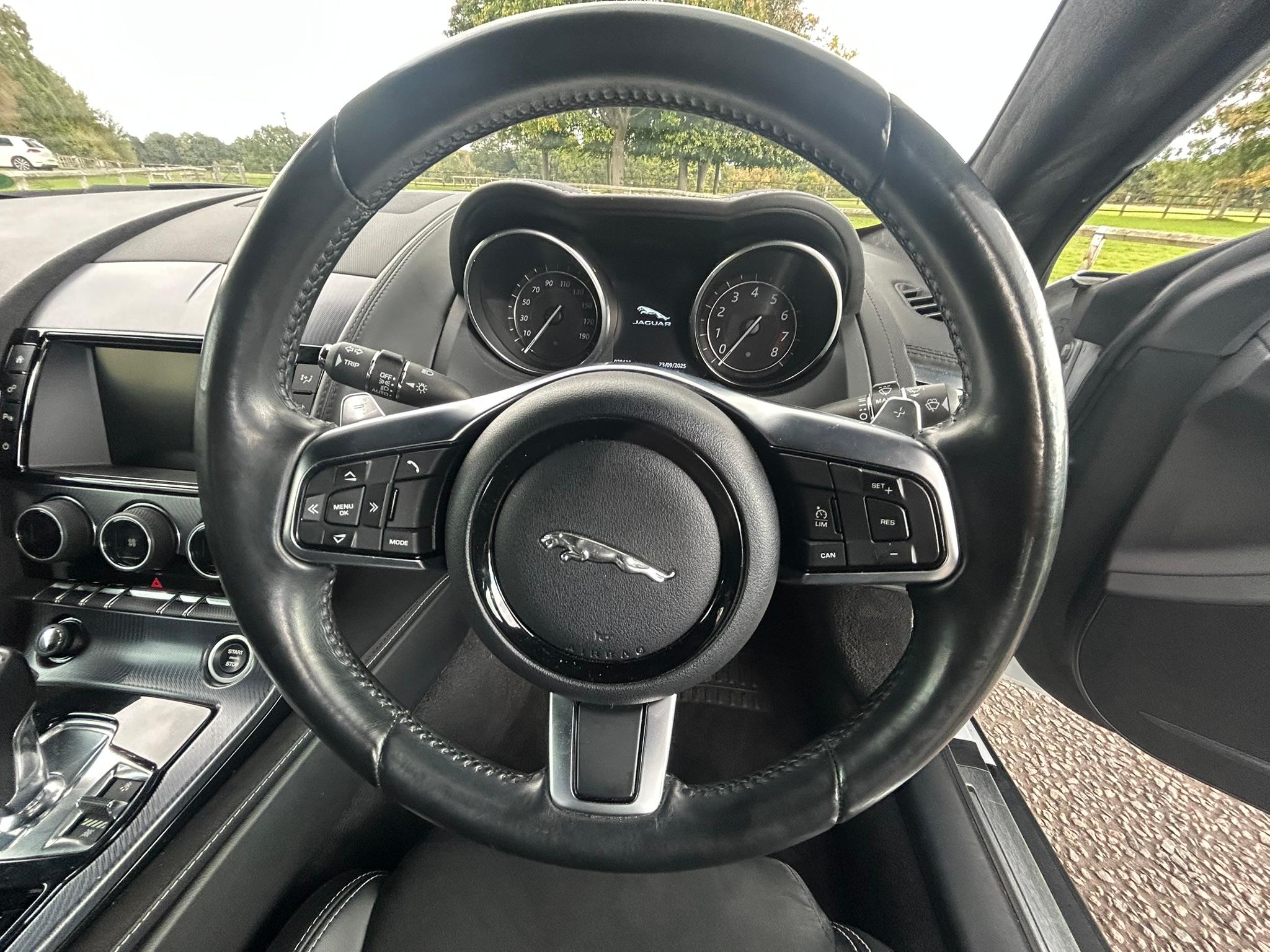 
								2017 Jaguar F-Type 3.0 V6 R-Dynamic Coupe full									