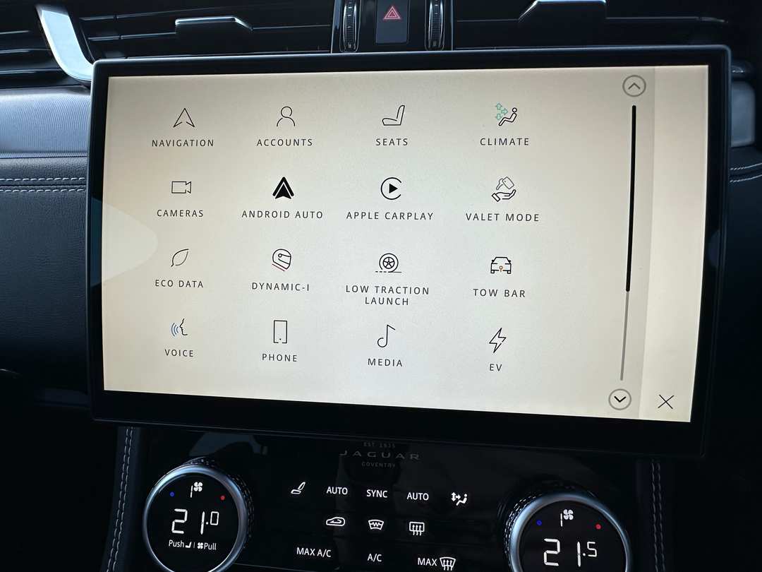 
								2023 Jaguar F-PACE 2.0 P400e 19.3kWh R-Dynamic SE Black SUV full									