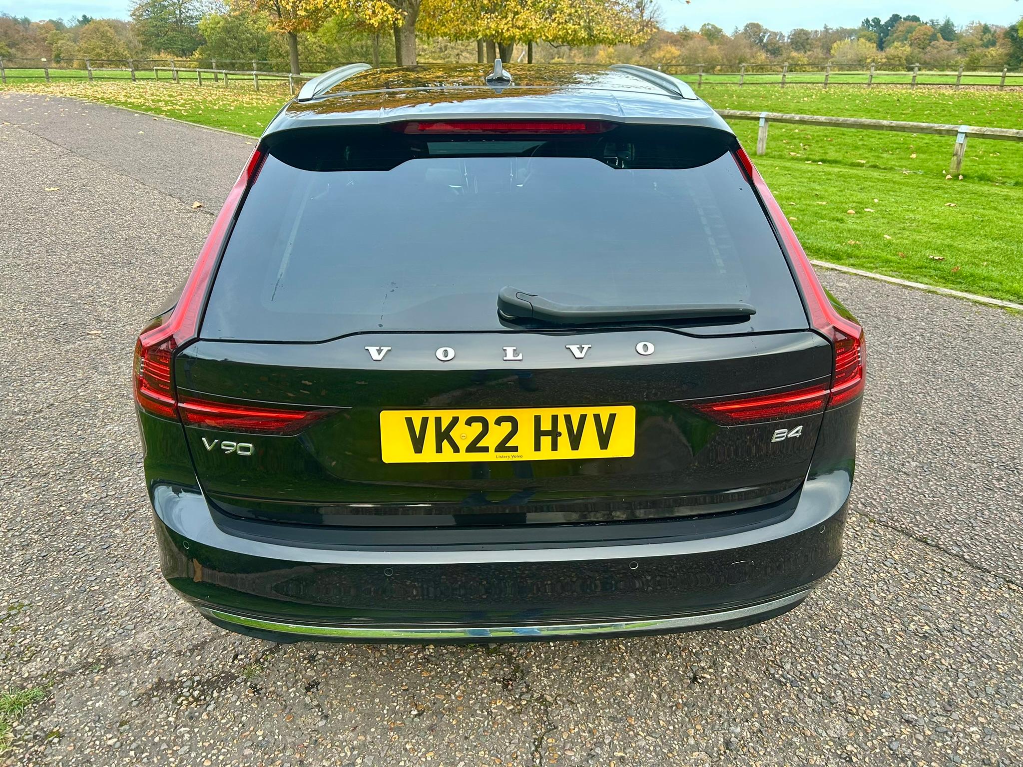 
								2022 Volvo V90 2.0 B4 MHEV Inscription Estate Petrol Hybrid full									