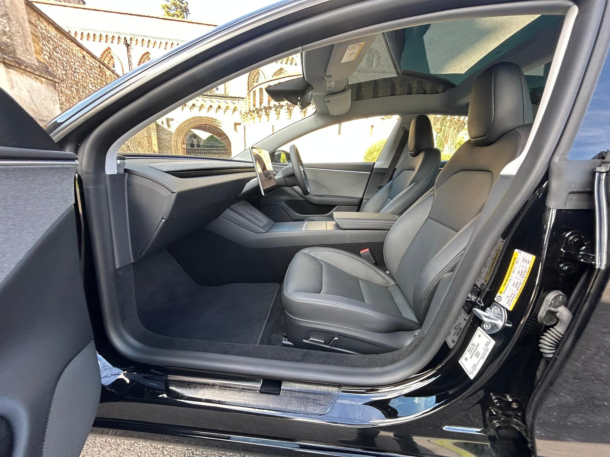 
								2025 TESLA Model 3 full									