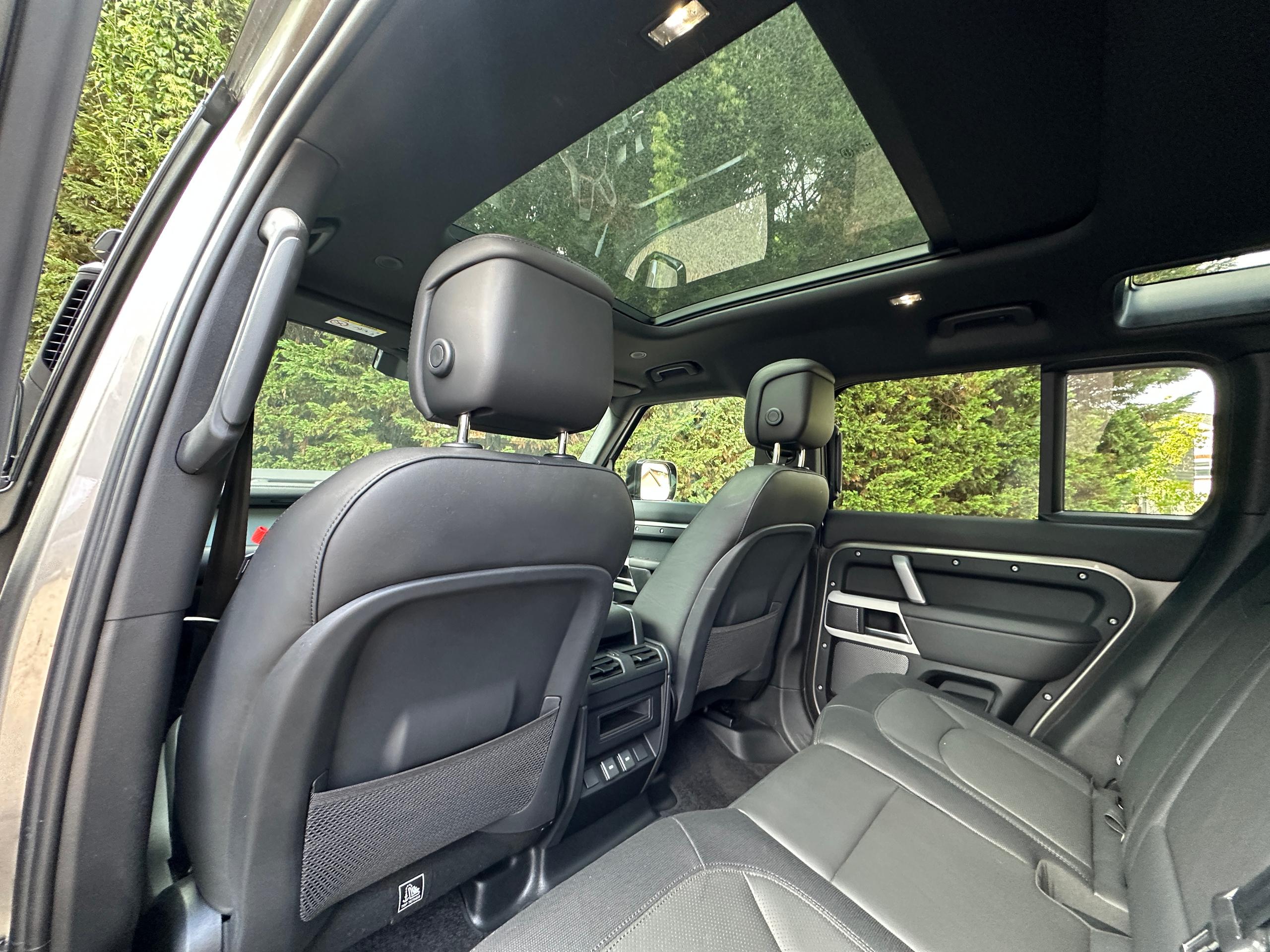 
								2023 Land Rover Defender 110 3.0 D300 MHEV X-Dynamic HSE full									