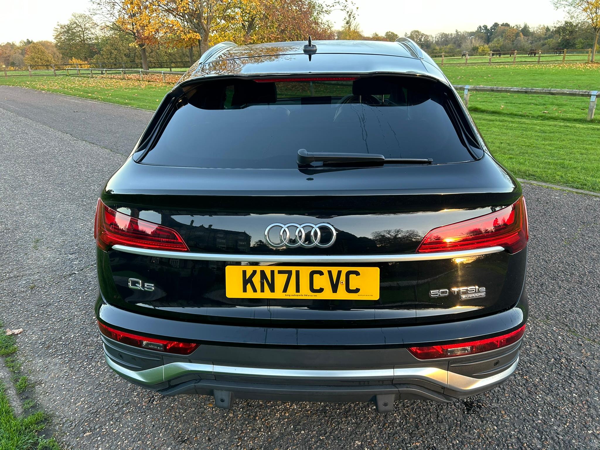 
								2021 Audi Q5 2.0 TFSIe 50 S line Plug-in Hybrid full									