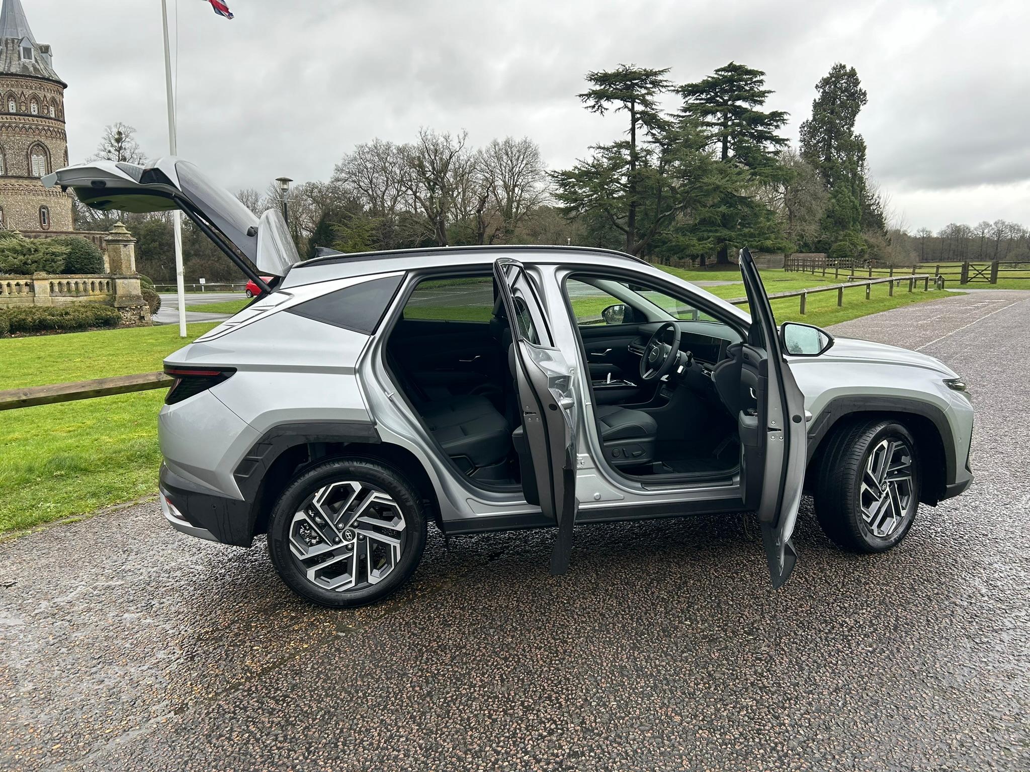 
								2024 Hyundai TUCSON 1.6 T-GDi Petrol Hybrid full									