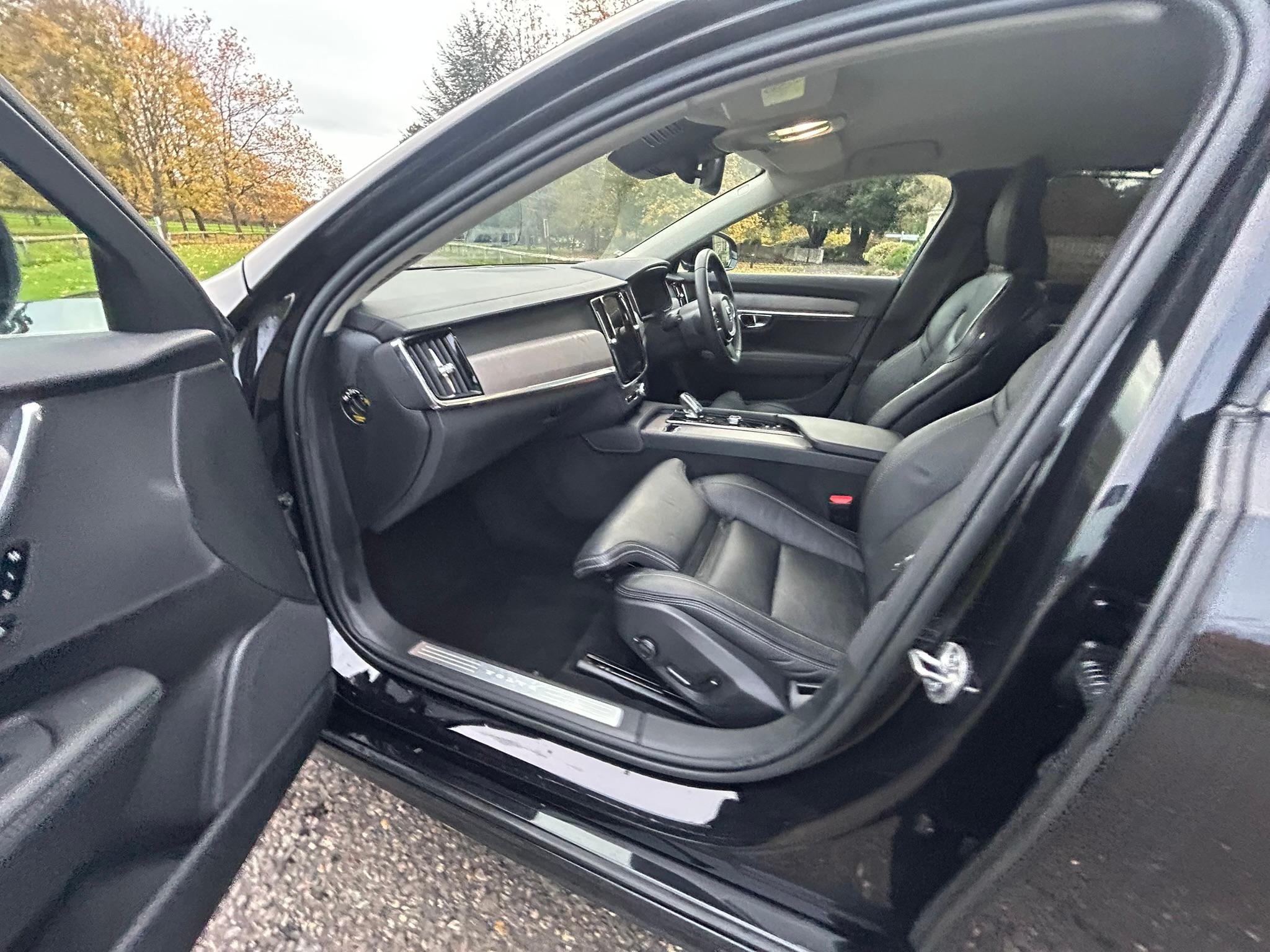 
								2022 Volvo V90 2.0 B4 MHEV Inscription Estate Petrol Hybrid full									