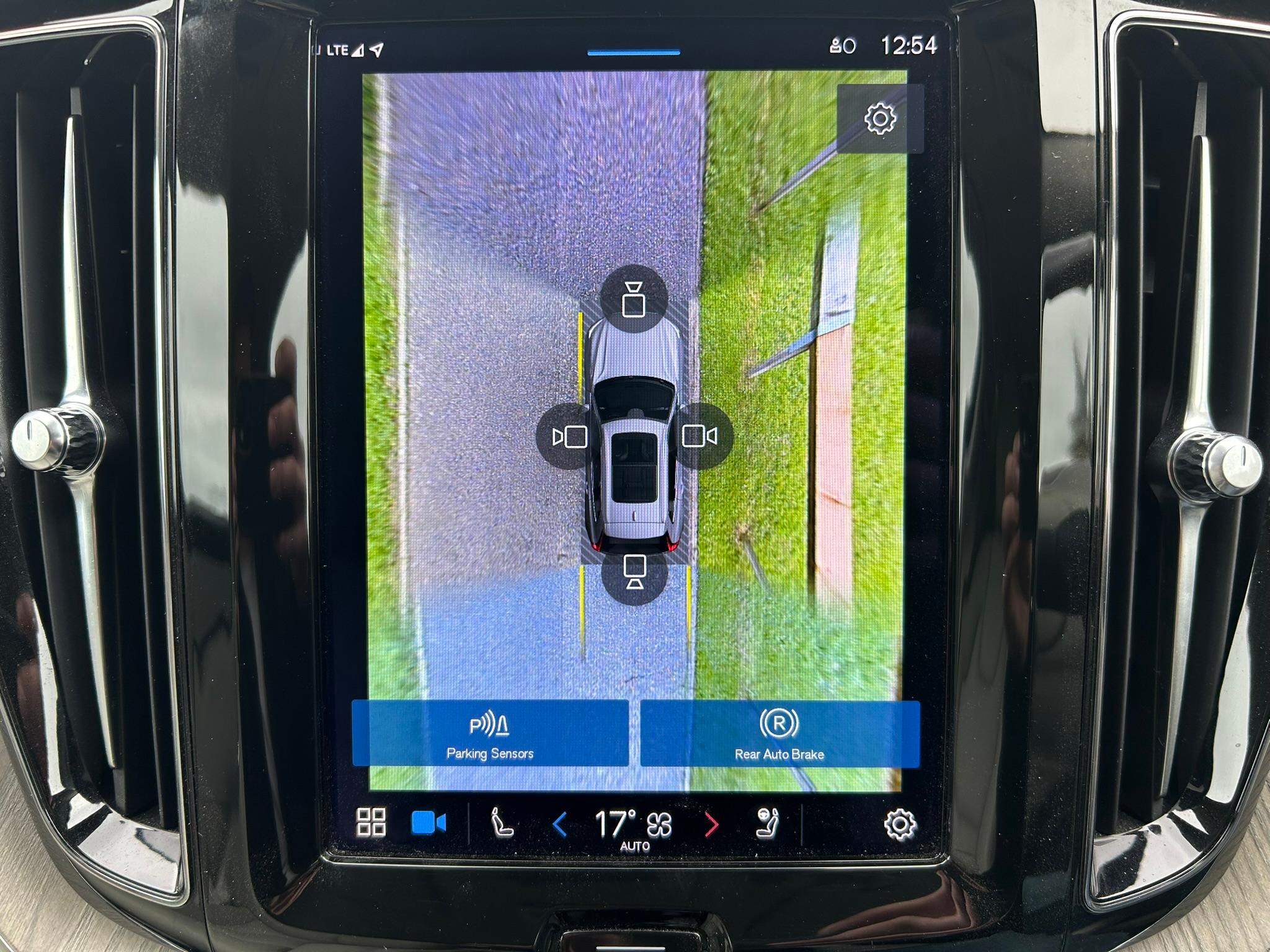 
								2022 Volvo XC60 2.0 B4 MHEV Plus Diesel Hybrid full									