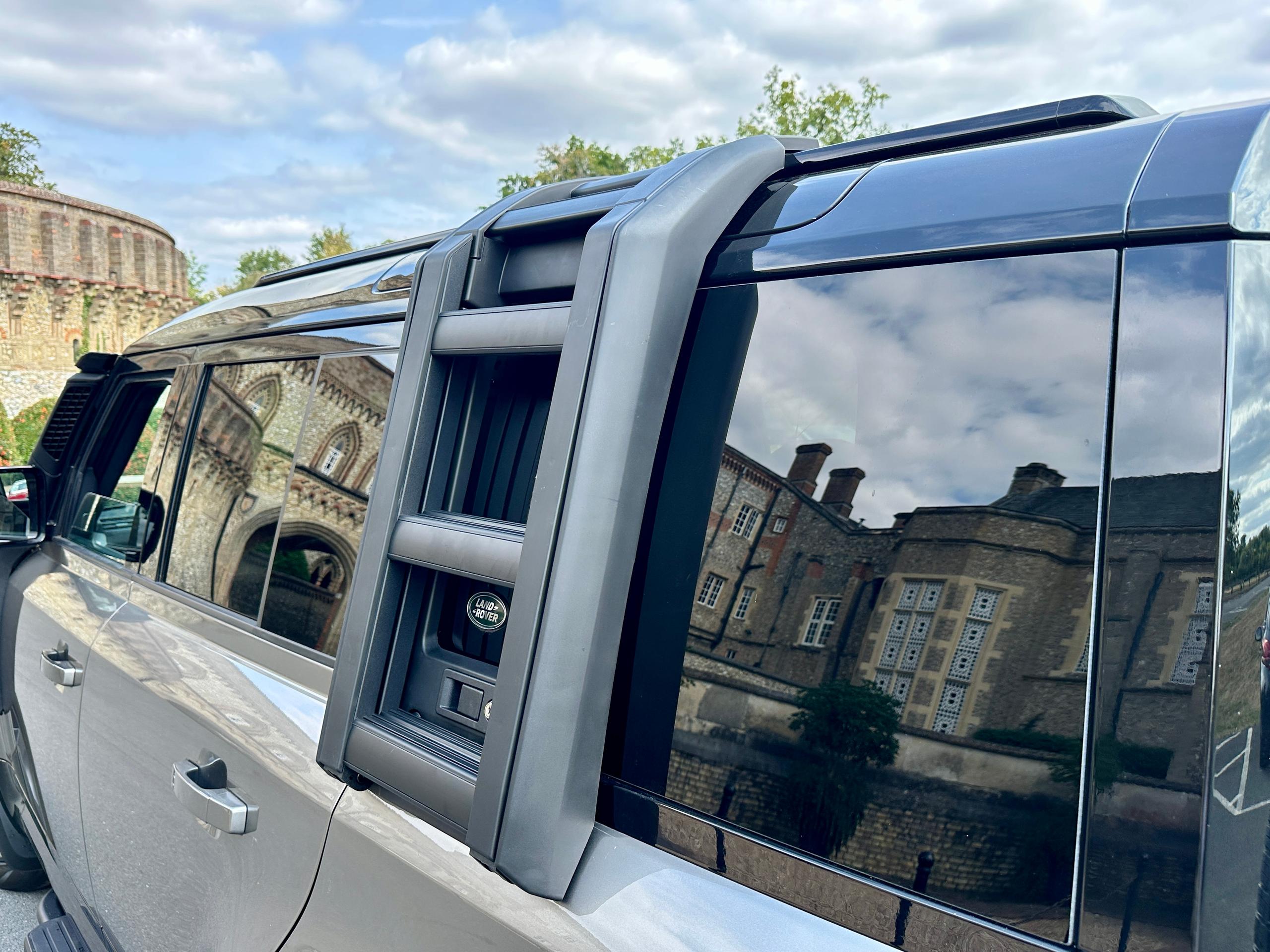 
								2023 Land Rover Defender 110 3.0 D300 MHEV X-Dynamic HSE full									